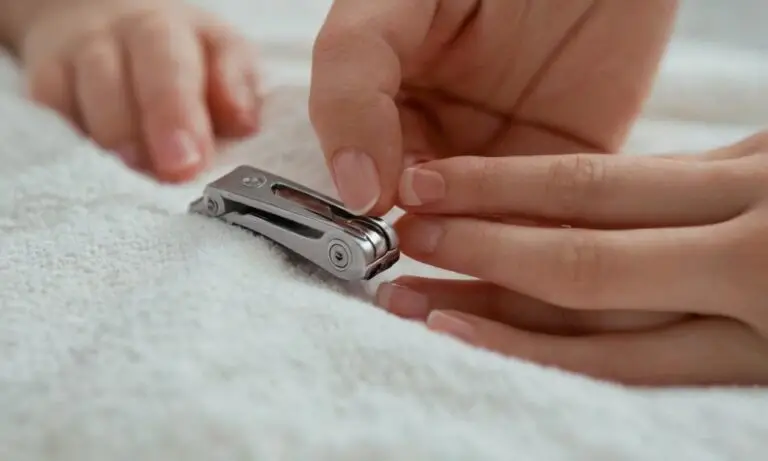 Quando tagliare le unghie al neonato